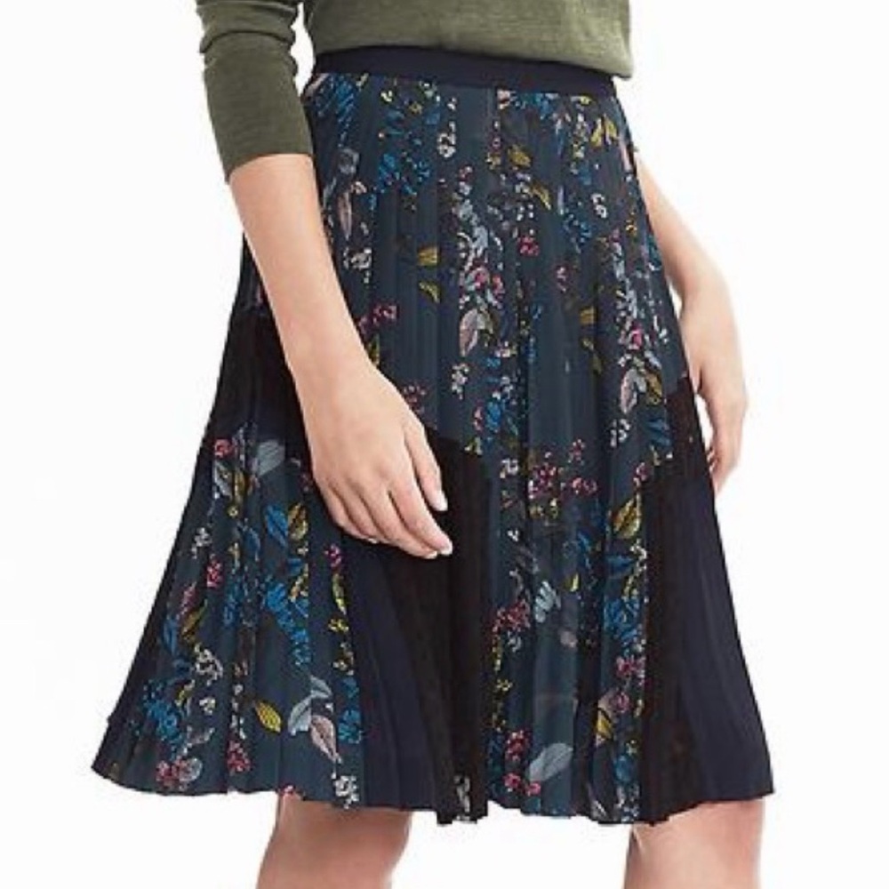 Banana Republic Floral Pleated Skirt Sz 2 Tall